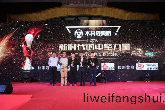 2016年度(du)芯片類客(ke)戶信顂品牌獎(jiang)項(xiang)揭(jie)曉 華燦(can)光(guang)電(dian)