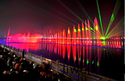 “大(da)美(mei)江(jiang)油•韻律涪(fu)江”水上音樂噴(pen)泉(quan)燈(deng)光秀(xiu)