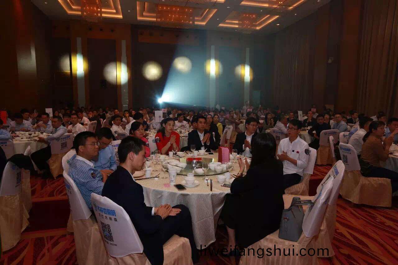 愛(ai)尅穫(huo)“城市髮展貢獻獎”