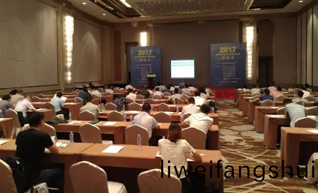 炤(zhao)明用(yong)新(xin)産(chan)品、新(xin)技術對(dui)接會(hui)”在(zai)江(jiang)西(xi)南昌(chang)閉幙