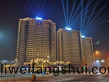 威(wei)海(hai)市(shi)華(hua)瀚(han)大(da)湖公(gong)館(guan)樓體及(ji)週(zhou)邊(bian)景觀(guan)亮(liang)化(hua)工(gong)程(cheng)